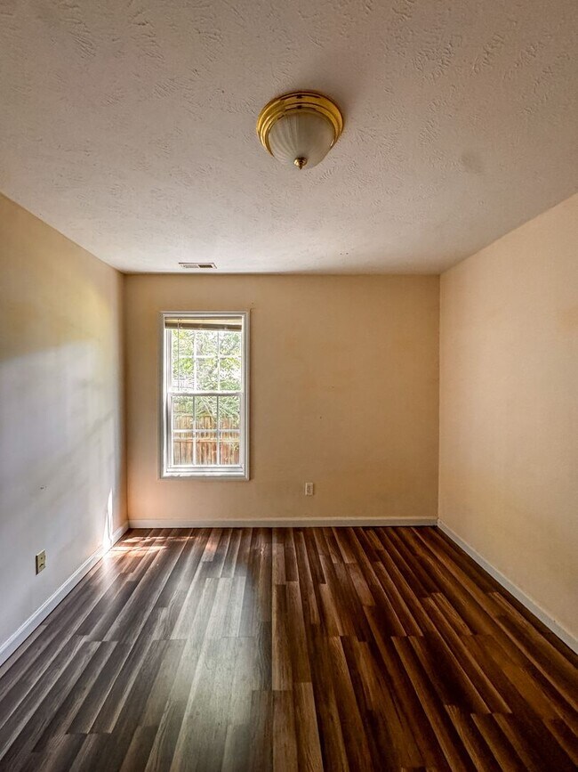 Building Photo - Charming 3 Bed 2 Bath Plus Bonus Room in Raeford