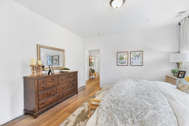 Building Photo - 2325 Wagon Wheel Ave