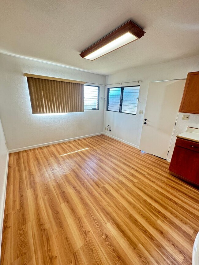 Building Photo - **1 Bedroom, 1 Bathroom Apartment for Rent...