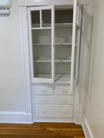 Building Photo - 25 Laurel St