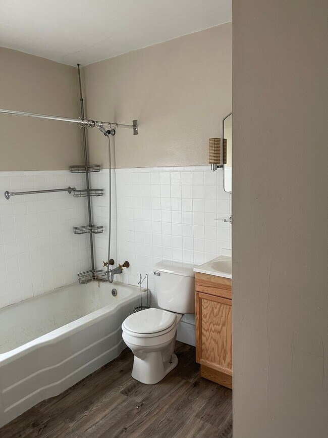 Building Photo - 612 S 8th St