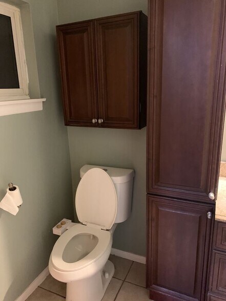 Building Photo - 1039 Barston Ave