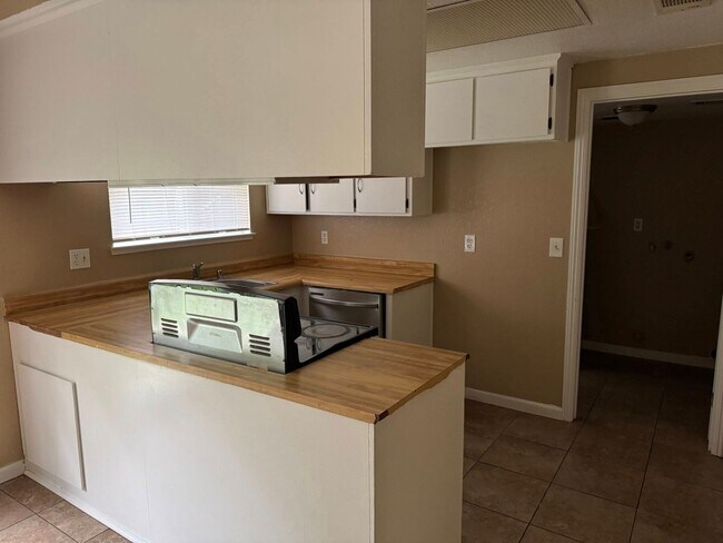 Building Photo - Duplex for Rent in S. Sacramento