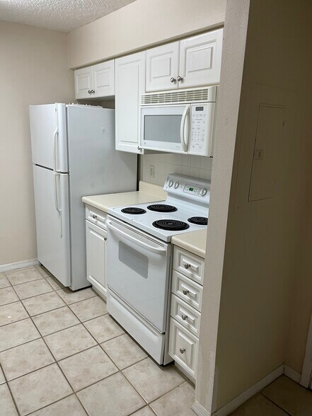 Building Photo - 1000 W Horatio St