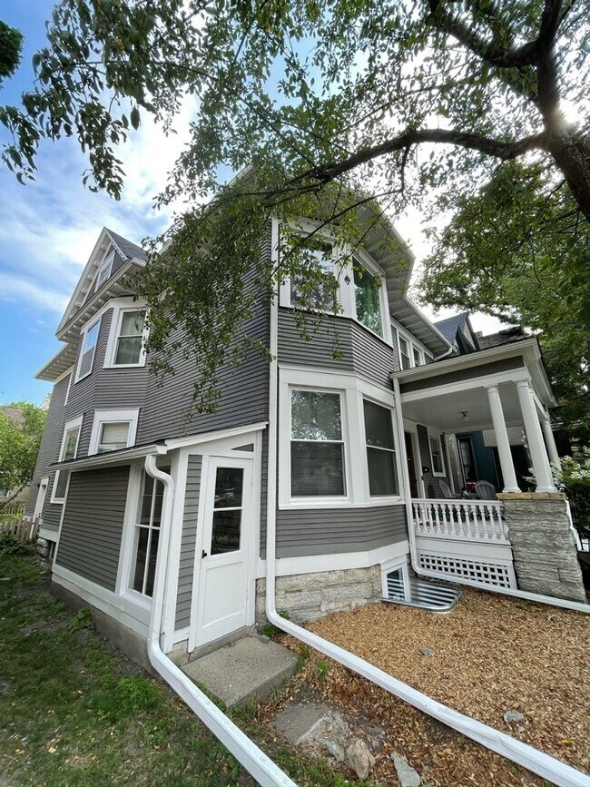 Building Photo - 643 Grand Ave