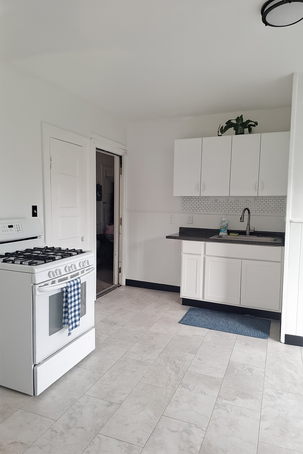 Kitchen - 109 Center Ave