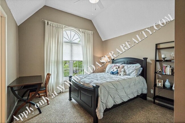 Building Photo - Beautiful 2 Story 4 Bed 5 Bath Home in Overland Park-Available in JULY!!
