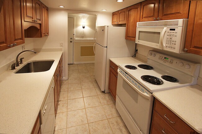 Building Photo - 2220 Castle Rock Sq