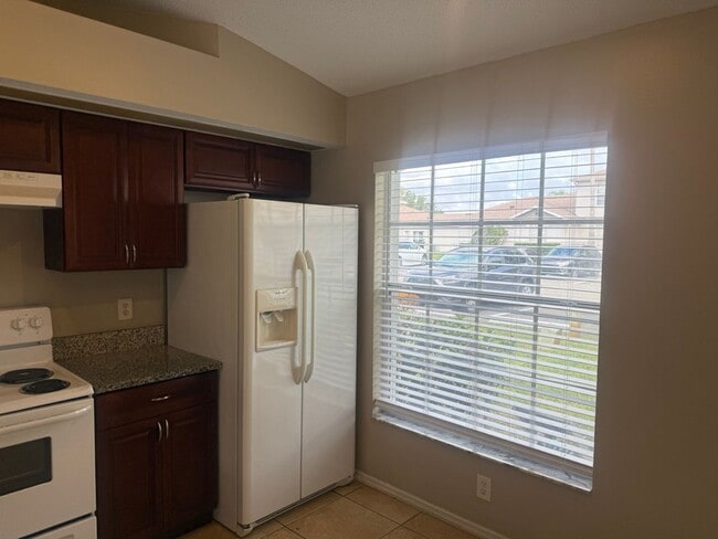 Building Photo - 3/2 Villa Located in Desirable S. Orlando ...