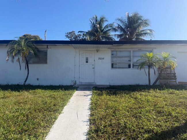 Building Photo - 2038 SW 12th Ct