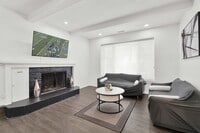 Building Photo - 3BD ROOM RANCH - PRIVATE LOT - FURNISHED - BLOOMFIELD HILLS