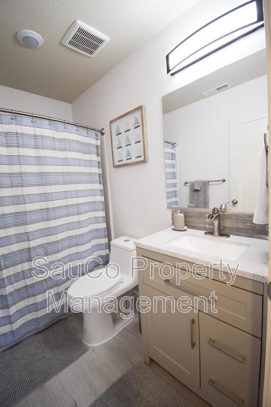 Building Photo - 445 NE Tork Pl