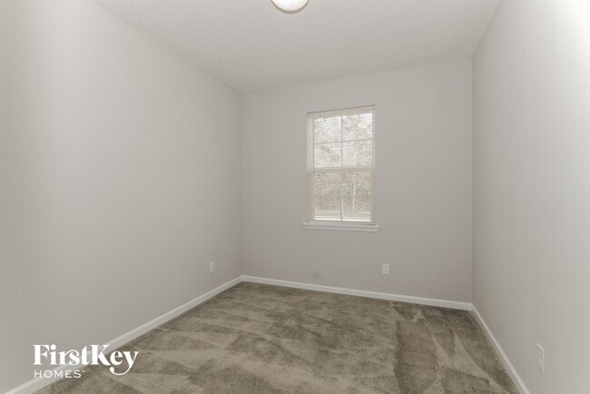 Building Photo - 11010 Chitwood Dr