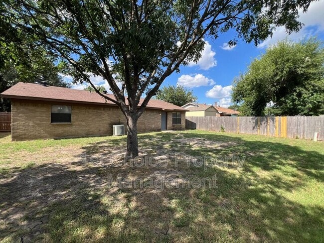 Building Photo - 709 Fair Meadows Dr