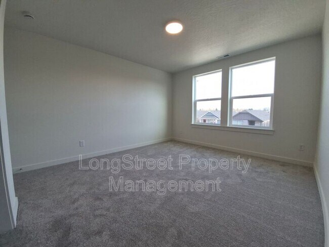 Building Photo - 4694 Finch St