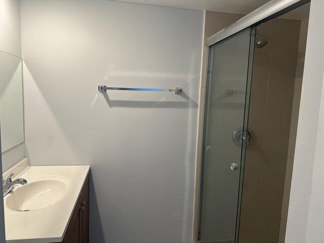 Building Photo - 1120 11th Ct