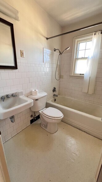 Building Photo - 3123 Atwood Ave