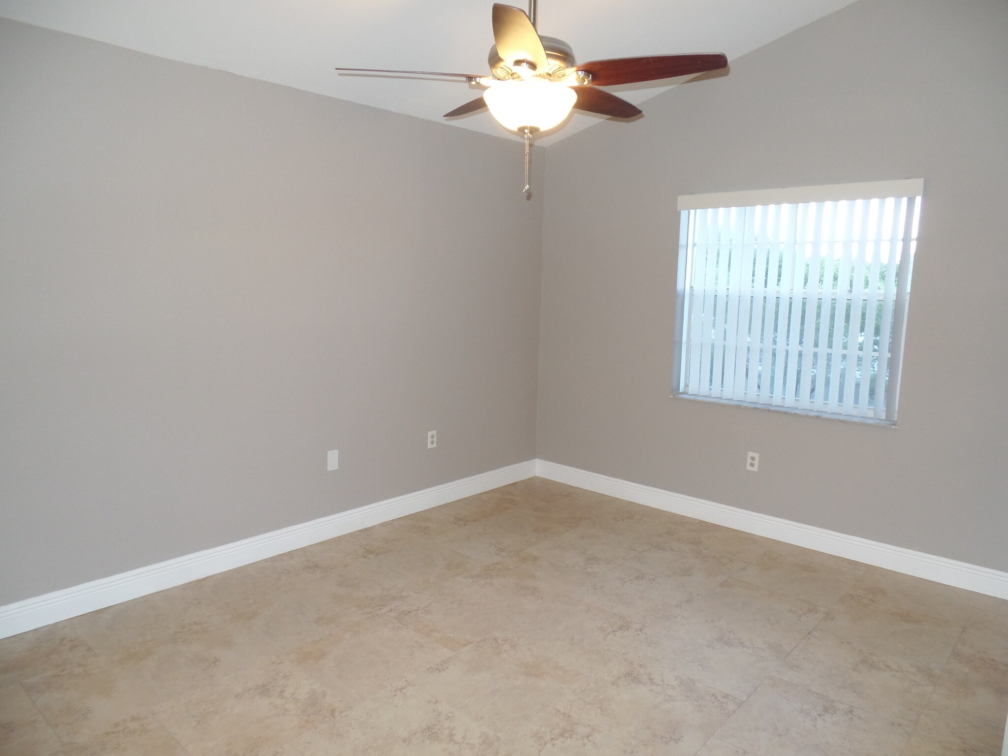 Building Photo - 2820 N Oakland Forest Dr