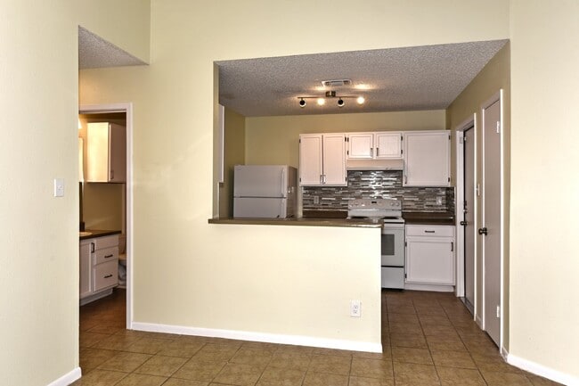 Building Photo - 3410 Ridge Ash