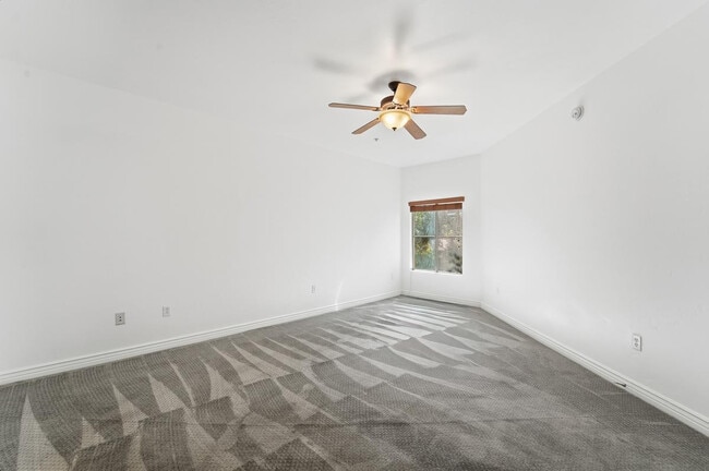 Building Photo - 5450 E Deer Valley Dr