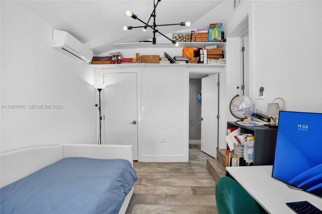 Building Photo - 837 Alberca St