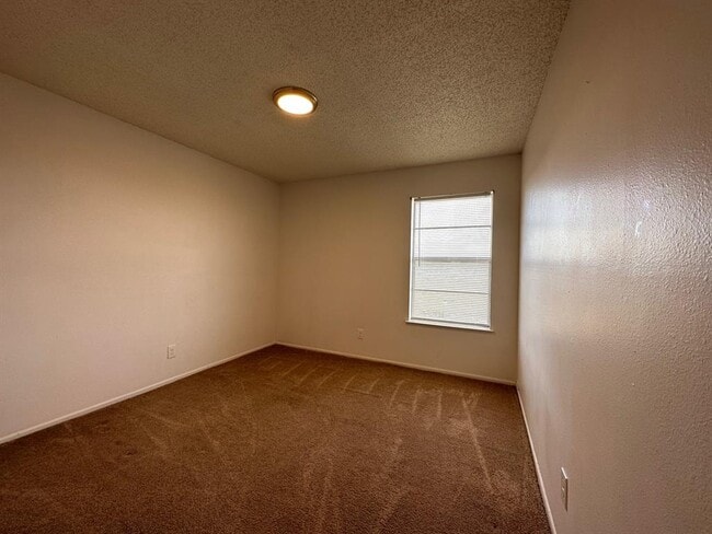 Building Photo - 1713 Hiawatha Dr