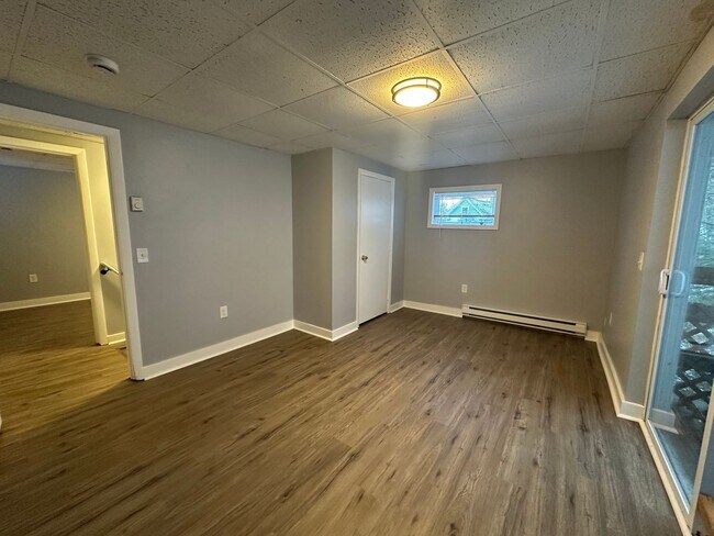 Building Photo - Beautifully Renovated Multilevel 2-Bedroom...