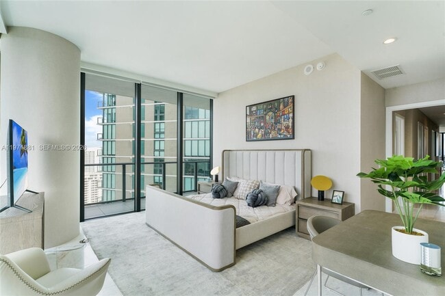 Building Photo - 480 NE 31st St