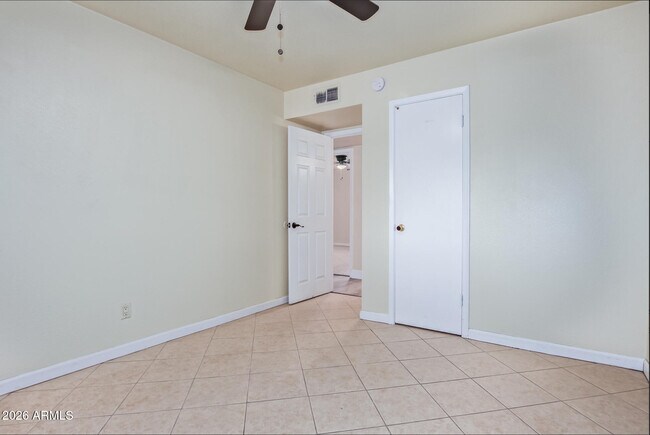 Building Photo - 932 E Concorda Dr