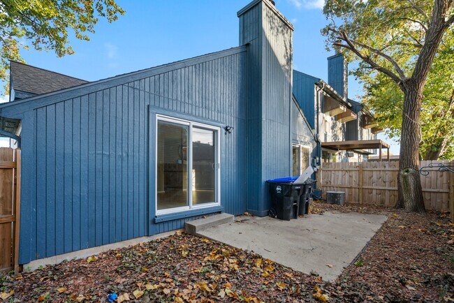 Building Photo - 4521 SW 33rd Terrace