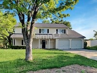 Building Photo - 833 Eagle Point Dr