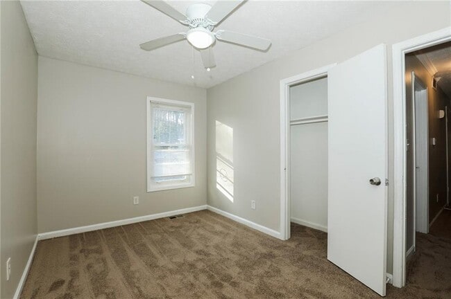 Building Photo - 206 Emily Dr