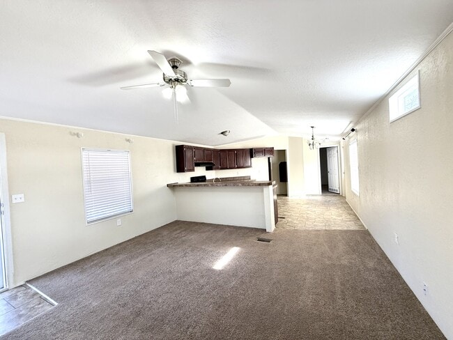 Building Photo - 291 Golden Dr