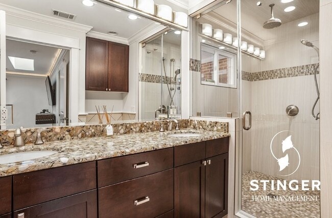 Building Photo - 150 Brickyard Point Rd S