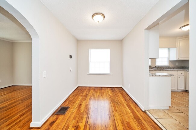 Building Photo - Charming 3-Bedroom Home in a Quiet, Convenient Neighborhood!