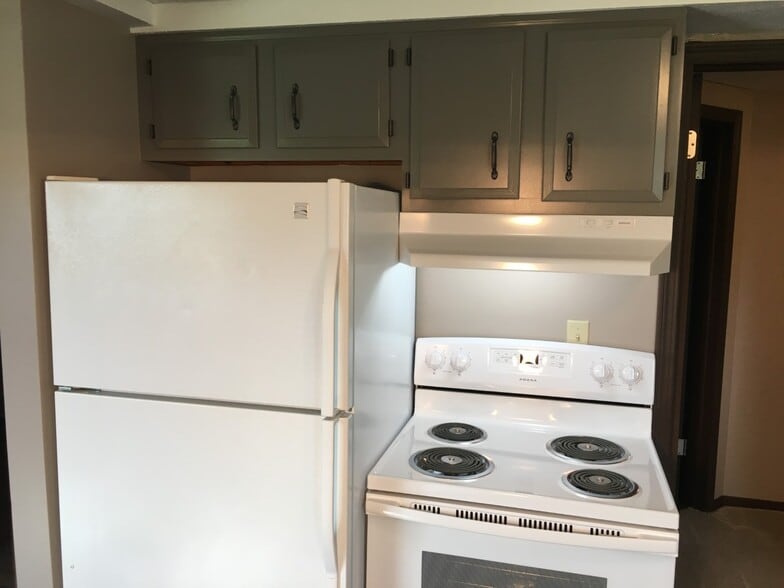 Kitchen/appliances - 7421 Sharon-Mercer Rd