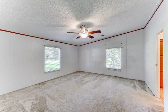 Building Photo - 418 County Rd 643