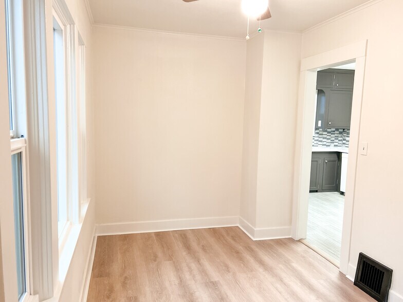 Building Photo - 420 Main St