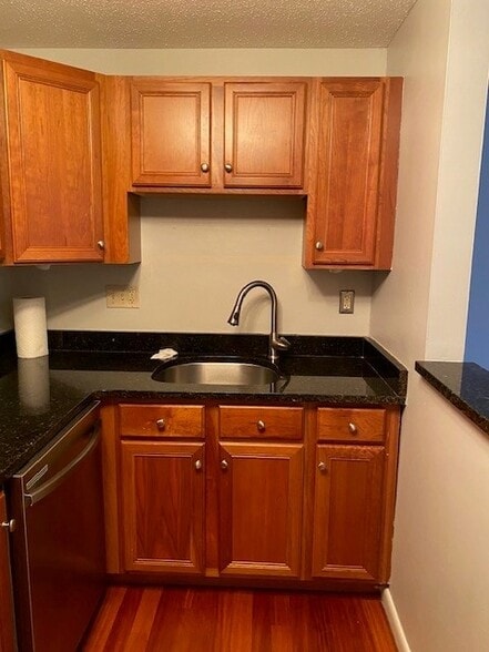 Kitchen - 200 Manning St