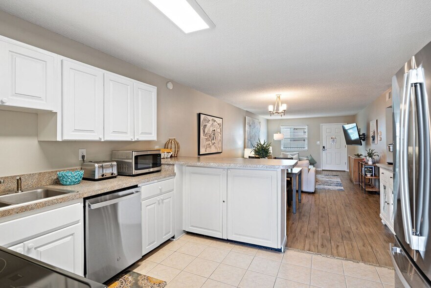 Building Photo - 215 Venus Ct