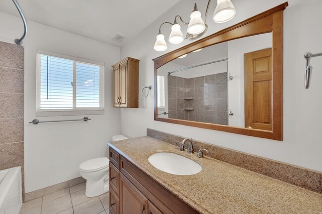 Building Photo - 9325 Quail Hollow Cir
