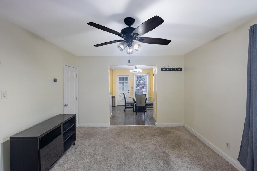 Building Photo - 1200 Narcissus Ave