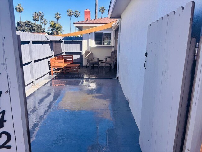 Building Photo - Walk to the Beach