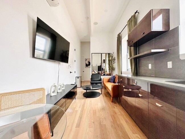 Building Photo - 104 Graham Ave