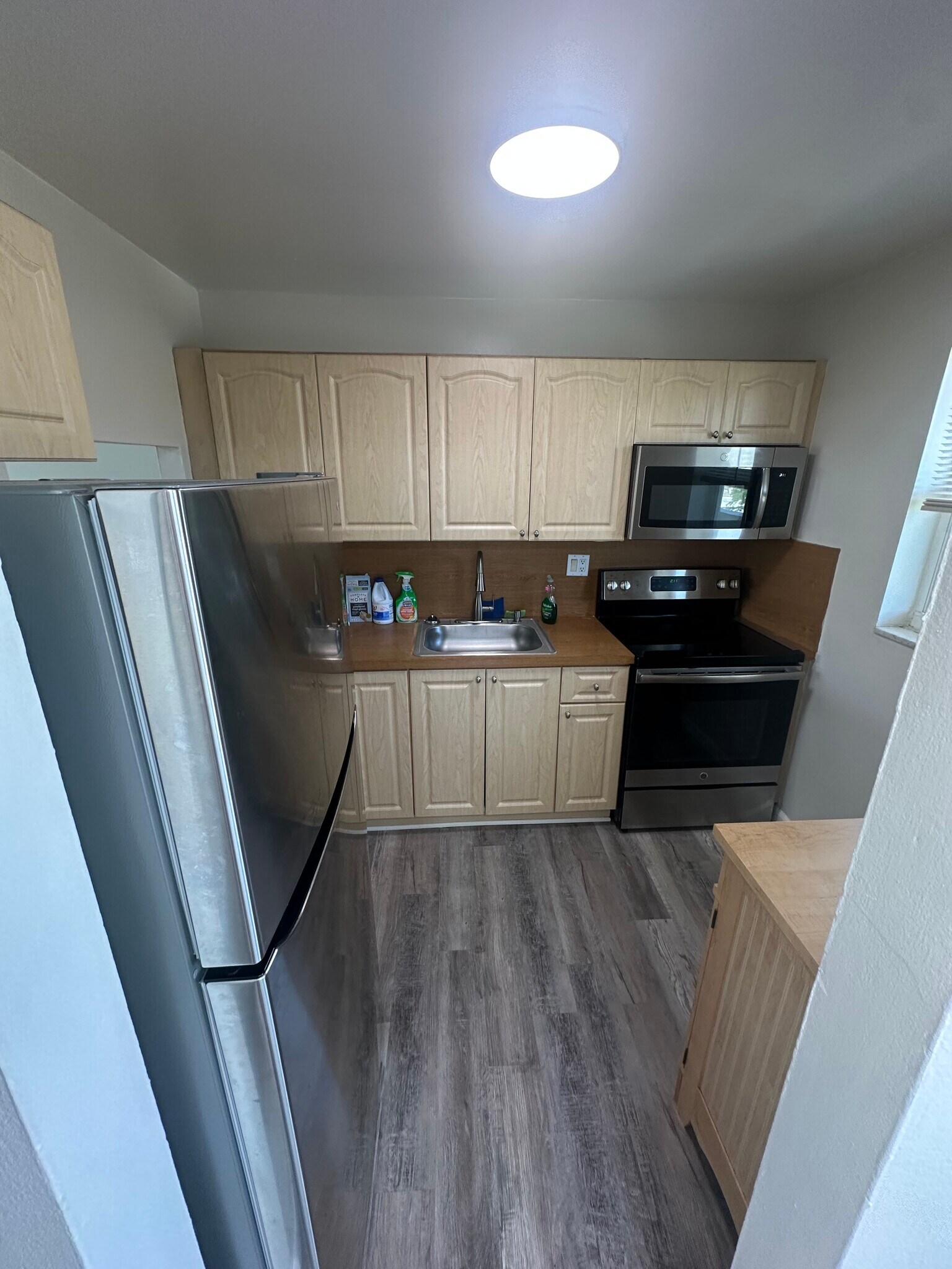 Building Photo - 220 SW 9th Ave