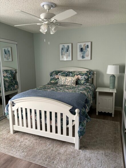 Building Photo - 3705 SW 27th St