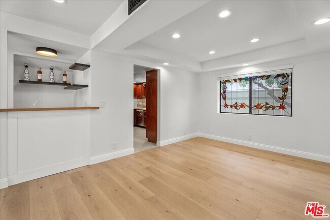 Building Photo - 6443 Matilija Ave