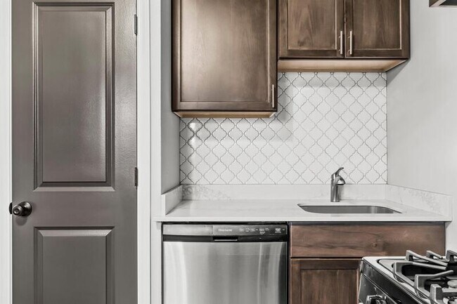 Building Photo - 612 S 18th St