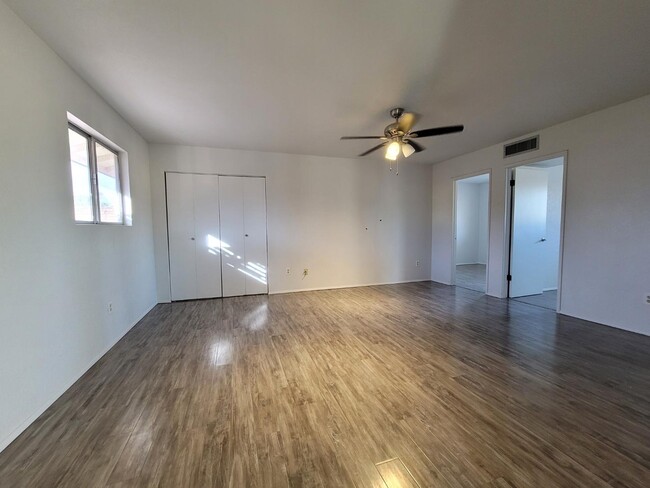 Building Photo - 3030 S Rainbow Ave