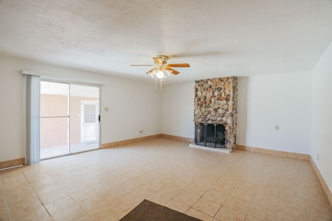 Building Photo - Roomy 3 Bedroom Home with Two Living Spaces